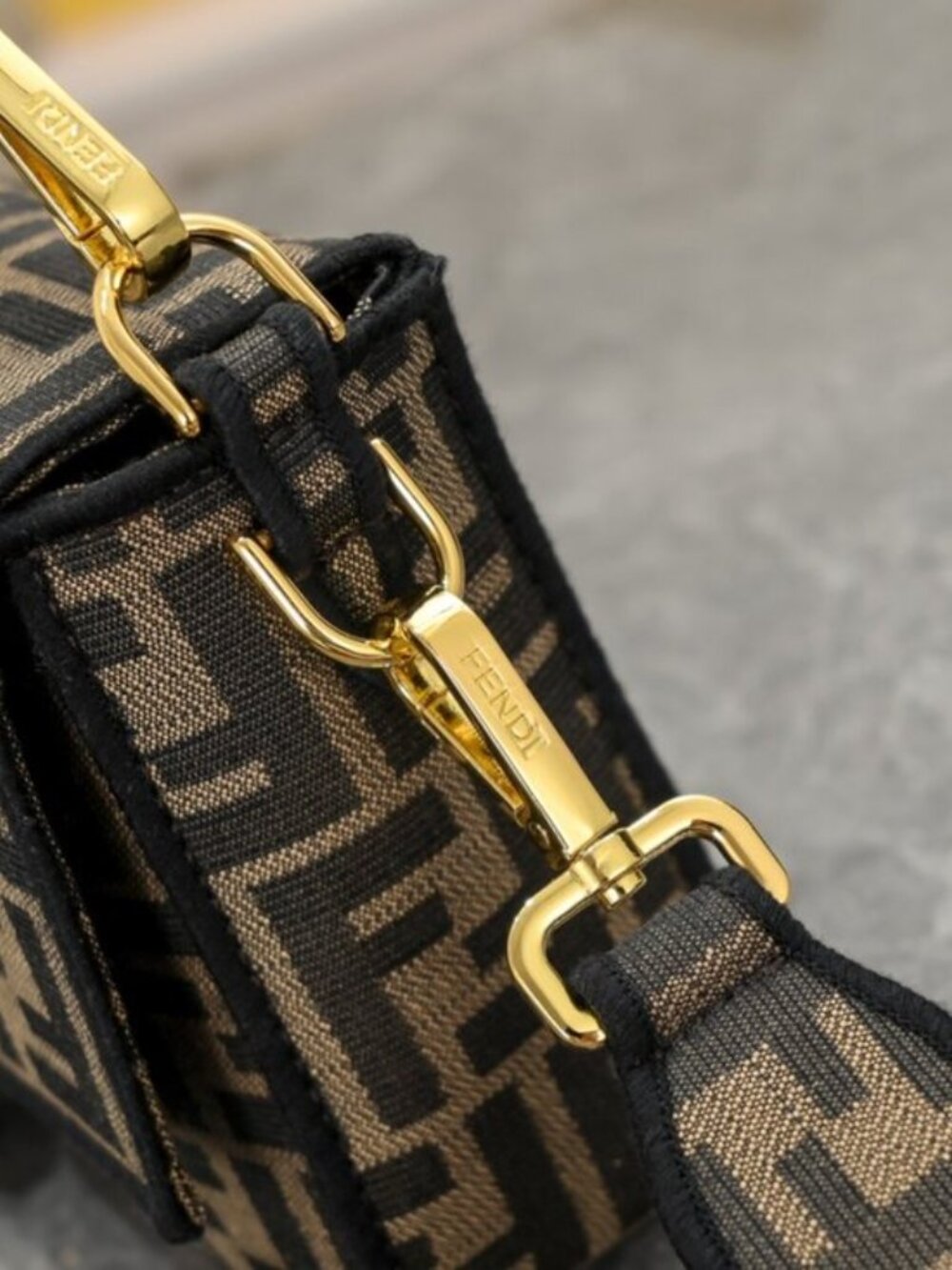 Fendi Baguette Medium FF Jacquard Bag - Picture 4 of 5
